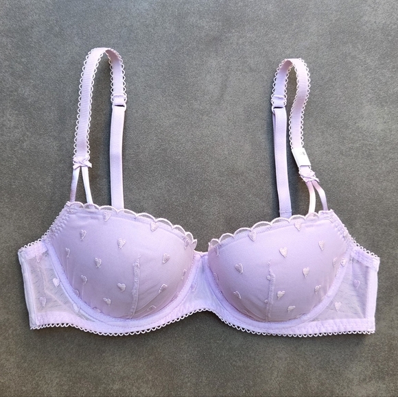 NWT VS Pink Heart Embroidery Bra 34B - Picture 1 of 10